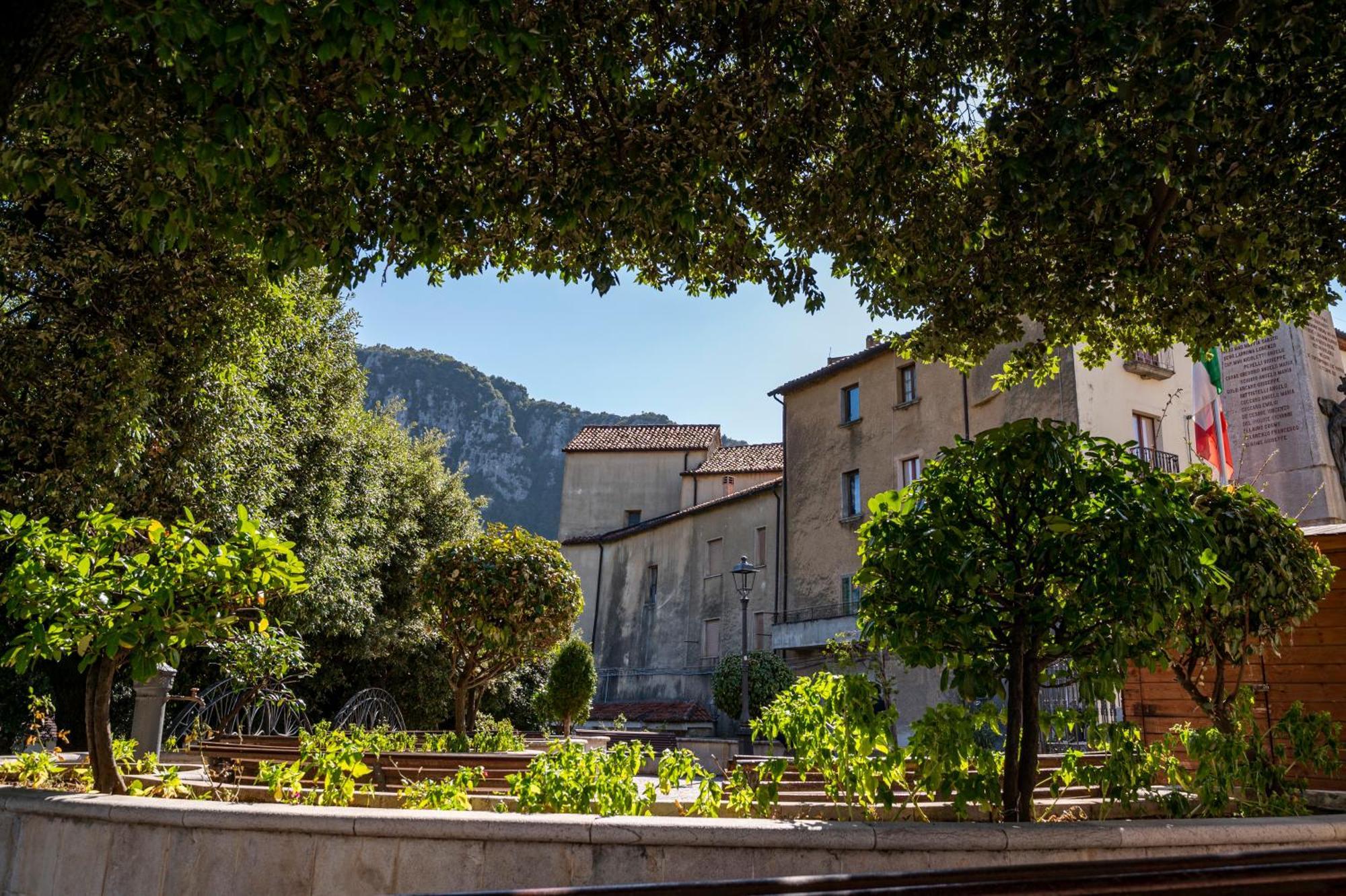 Piazza Laurino Apartments Basic Excursions Alto Cilento Pellegrinaggio Giubilare Exterior photo