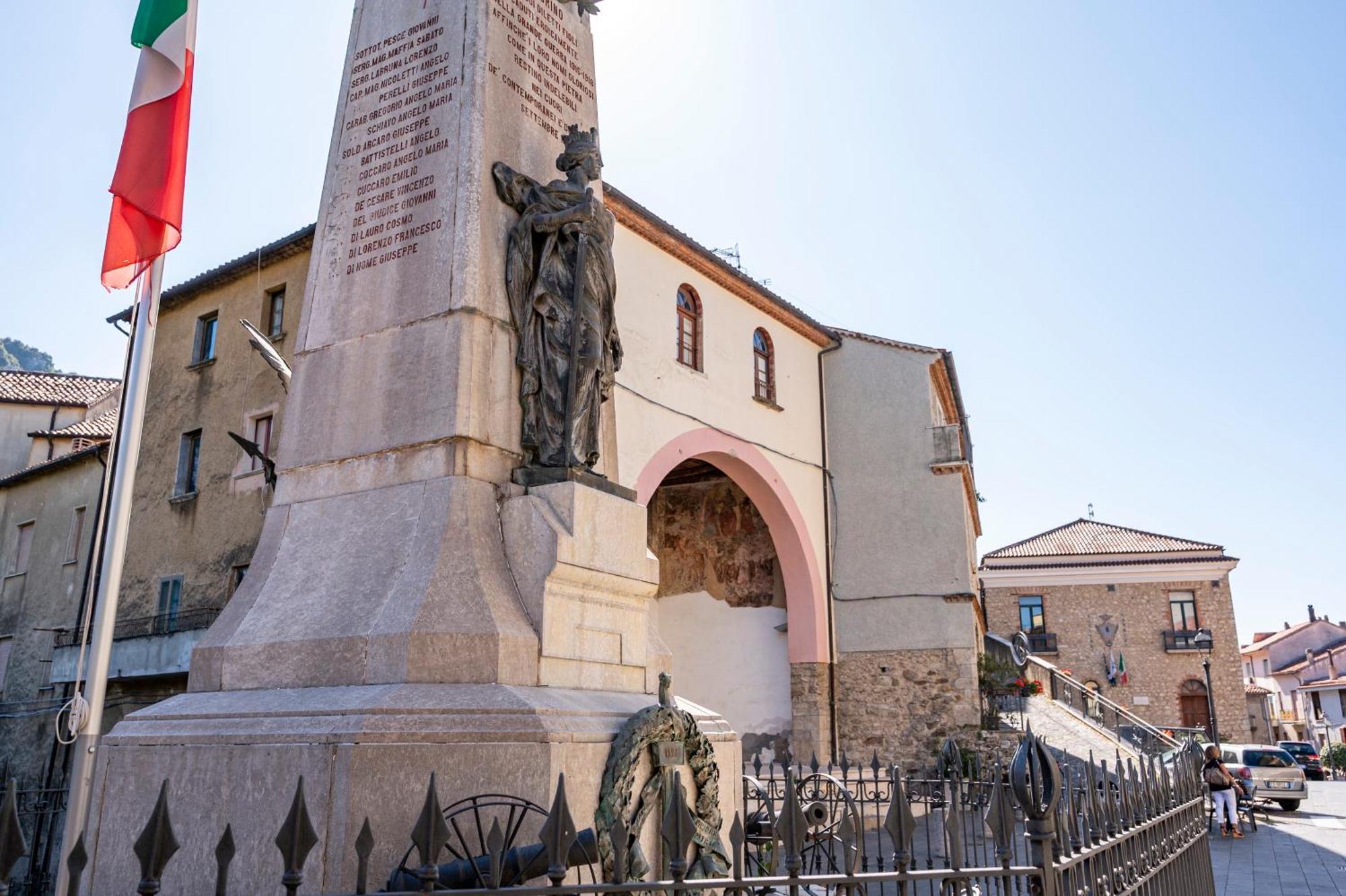 Piazza Laurino Apartments Basic Excursions Alto Cilento Pellegrinaggio Giubilare Exterior photo