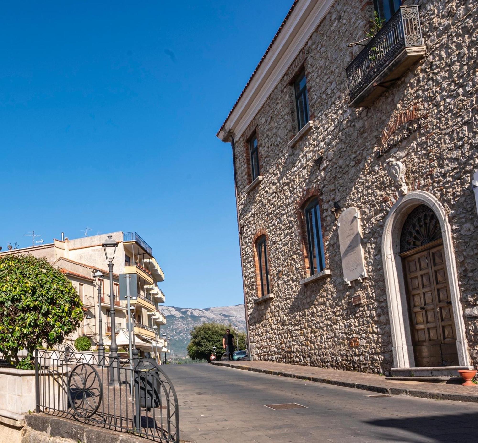 Piazza Laurino Apartments Basic Excursions Alto Cilento Pellegrinaggio Giubilare Exterior photo