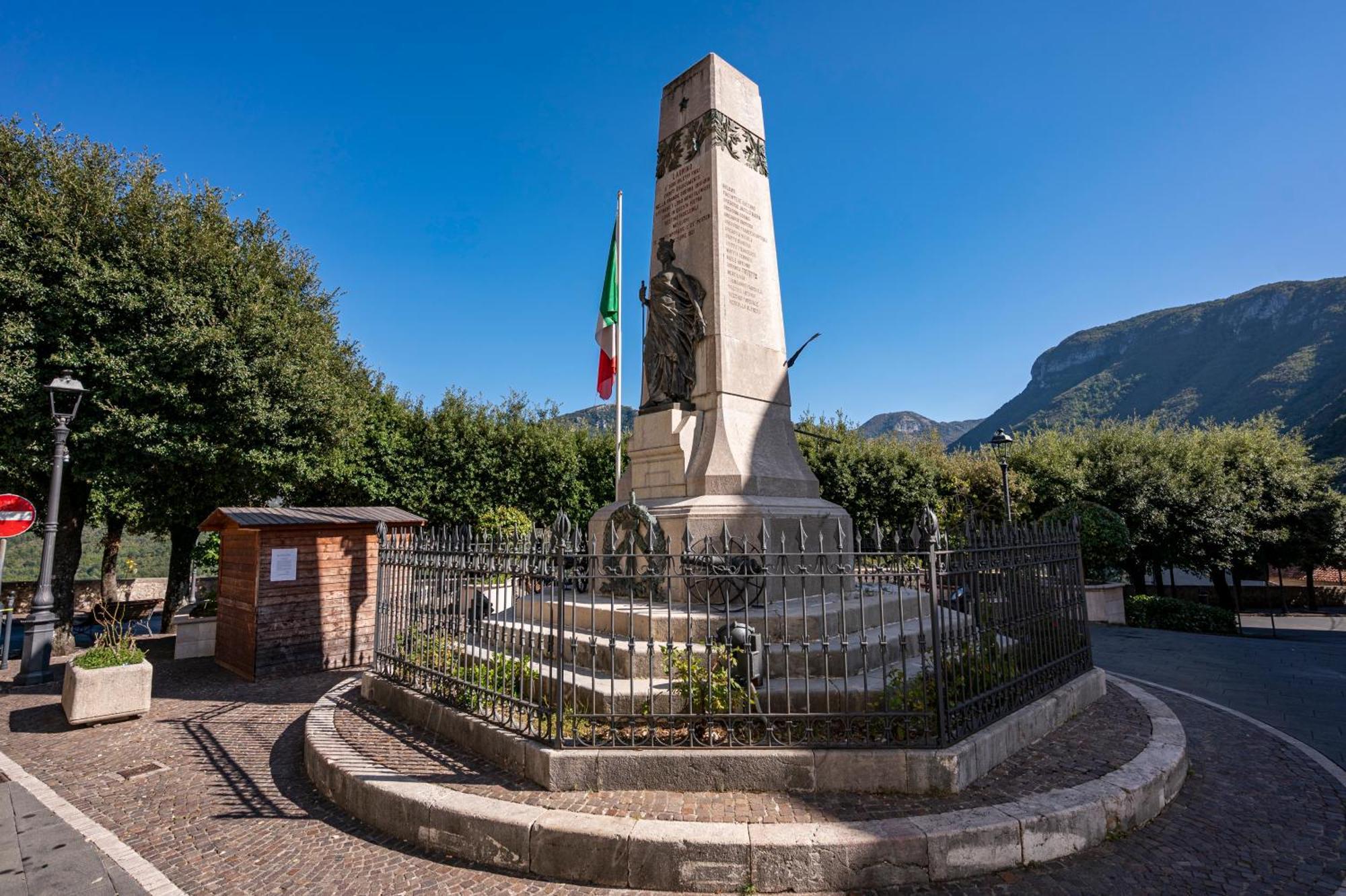 Piazza Laurino Apartments Basic Excursions Alto Cilento Pellegrinaggio Giubilare Exterior photo